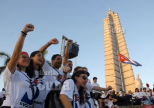 Amigos de 63 países expresan su apoyo al pueblo cubano durante el desfile por el Día Internacional de los trabajadores, el 1 de Mayo de 2011, La Habana, Cuba. Foto: Calixto N. Llanes/Juventud Rebelde (CUBA)