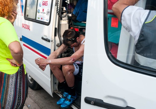 El favorito ciclista portugués Luis Pinto se lamenta tras su caída durante la etapa prólogo por La Habana de la Titán Tropic de ciclismo de montaña. FOTO de Calixto N. Llanes (CUBA)