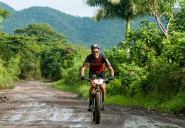 Yosef Ajram pedalea durante segunda etapa de la Titán Tropic Cuba de ciclismo de montaña. FOTO de Calixto N. Llanes (CUBA)