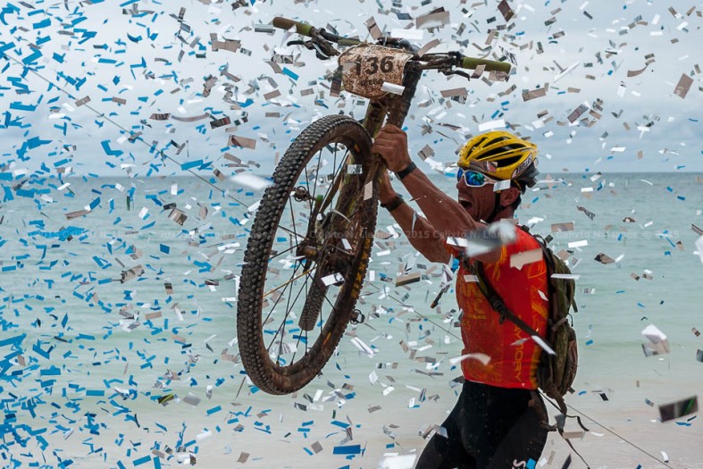 Colombiano Diego Tamayo se corona en la Titán Tropic Cuba de ciclismo de montaña. FOTO de Calixto N. Llanes (CUBA)